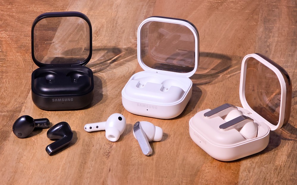 Galaxy Buds4 Pro sound testing in studio